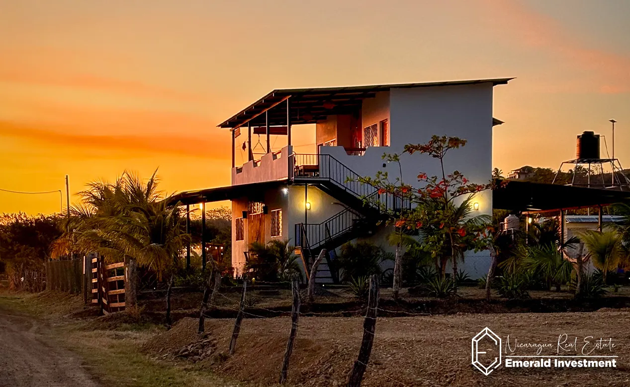 Surf House Near Playa Santana & Popoyo – Rain & Sunshine Surf House